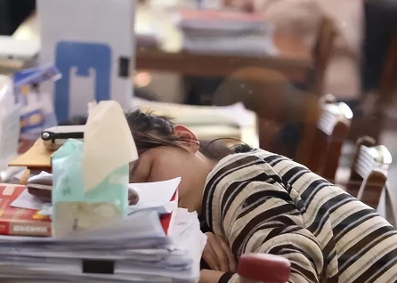 做一个不加“tag”的大学生吧！