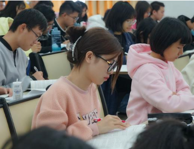 大学生如何通过实习赚钱？关于大学生实习赚钱的方式方法